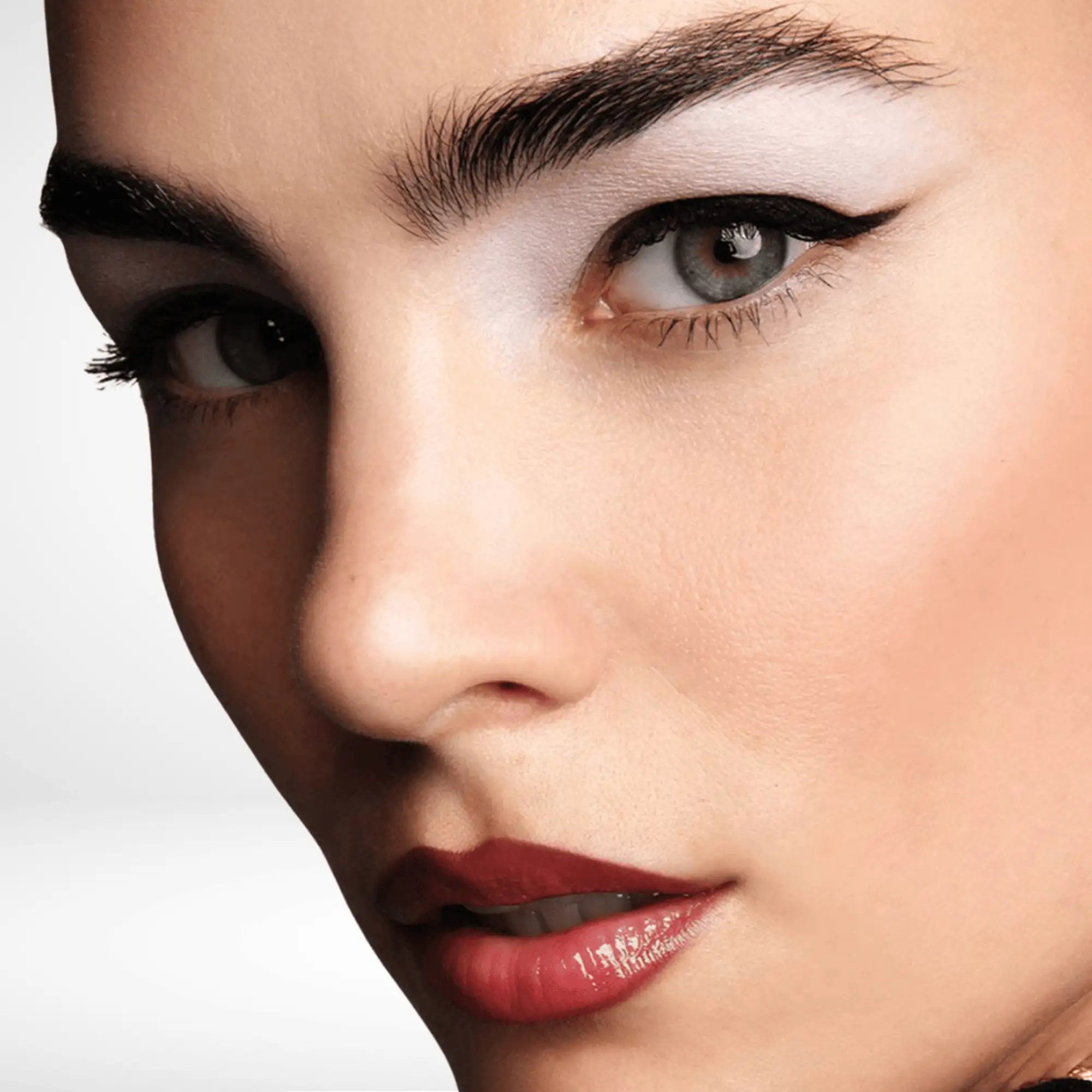 Seventeen Ultra Black Jet Liner